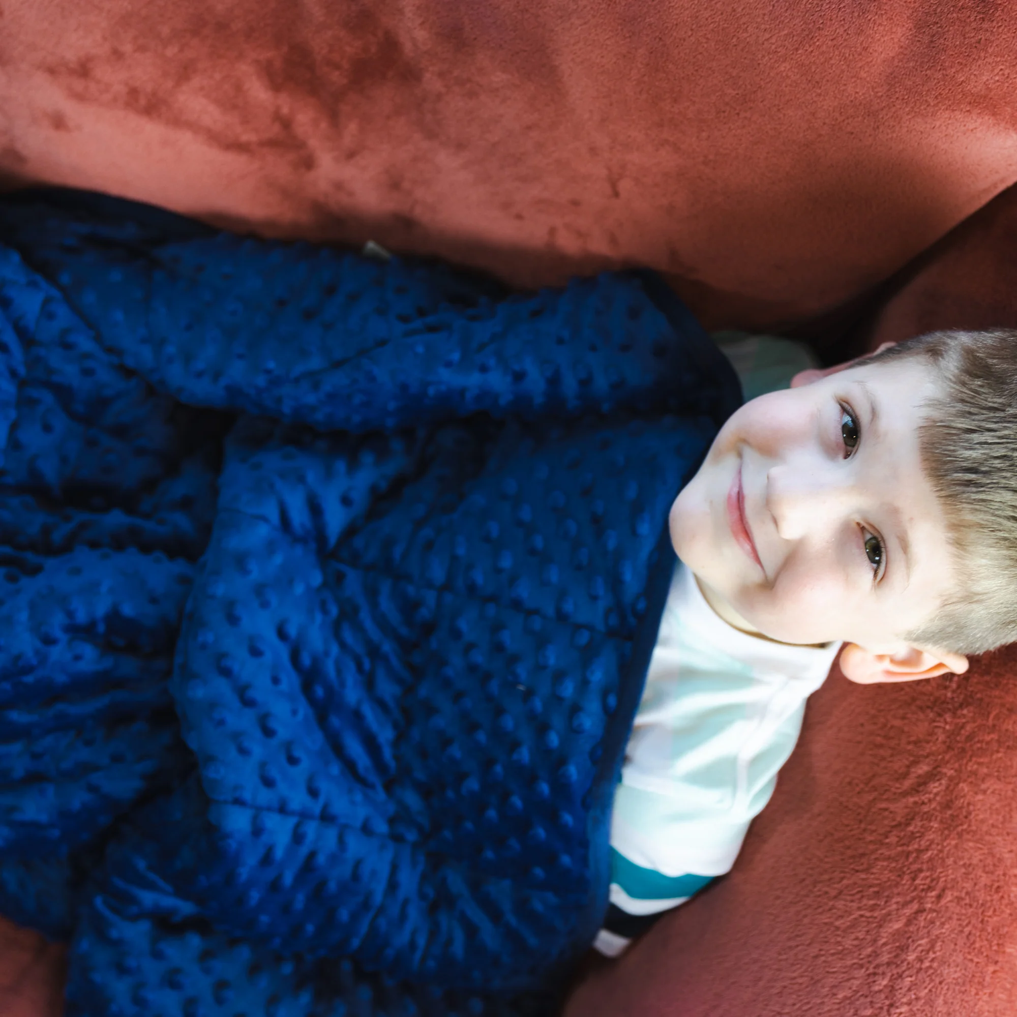 Bouncyband Kids' Sensory Weighted Blanket ‚Äì Soft Fleece, 7lb, 56" x 36" - Image 3